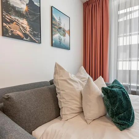 Real Living By Refa Karlin 408 Prague
