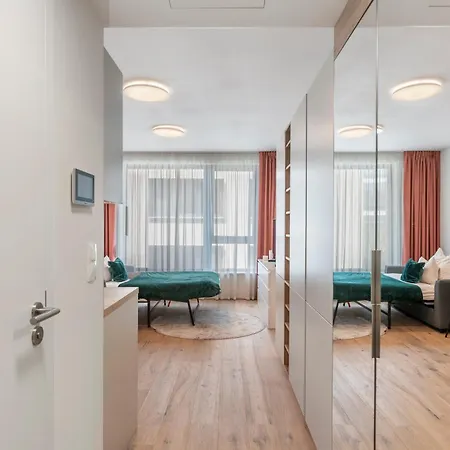 Real Living By Refa Karlin 408 * Prag