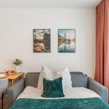Real Living By Refa Karlin 408 Prag